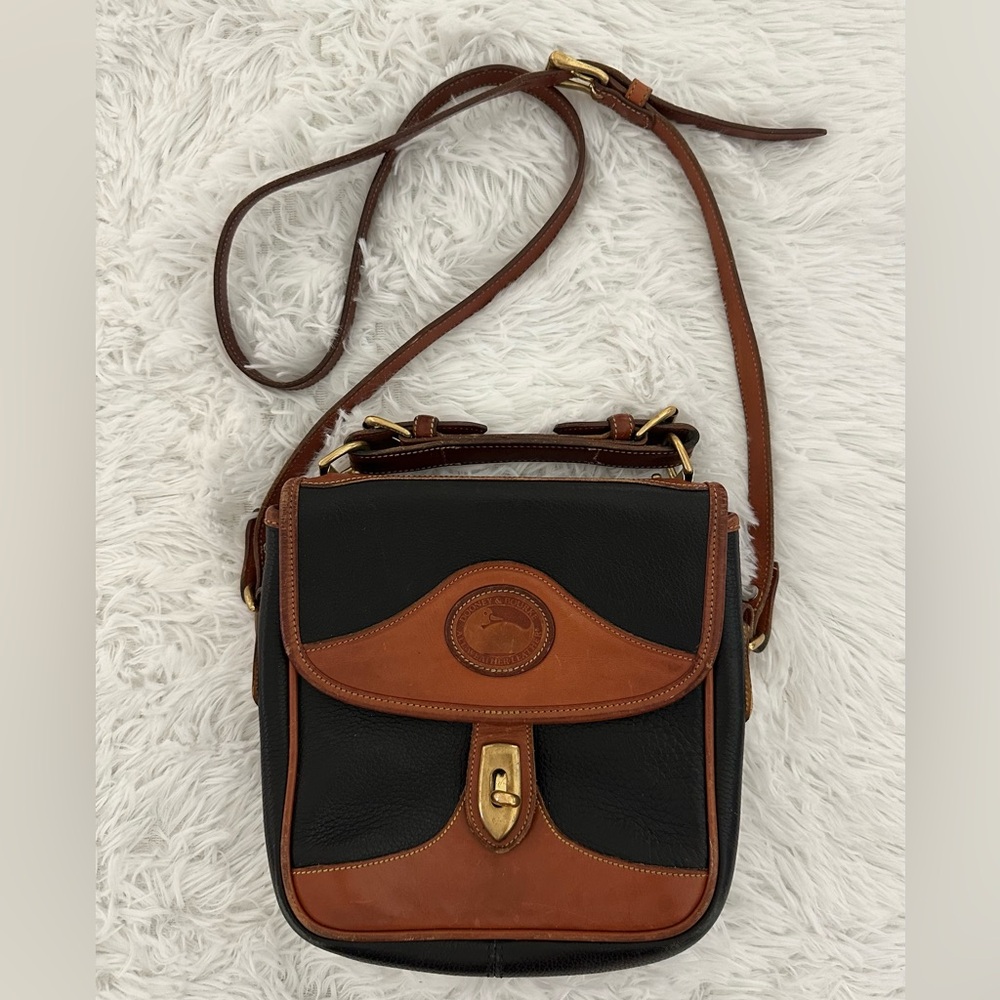 Dooney & Bourke Vintage Black Pebbled Leather Tan Trim Crossbody Bag‎